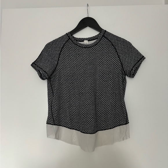 Lululemon Athletica Quick Pace Crossover Mesh Back Tee - Picture 4 of 5